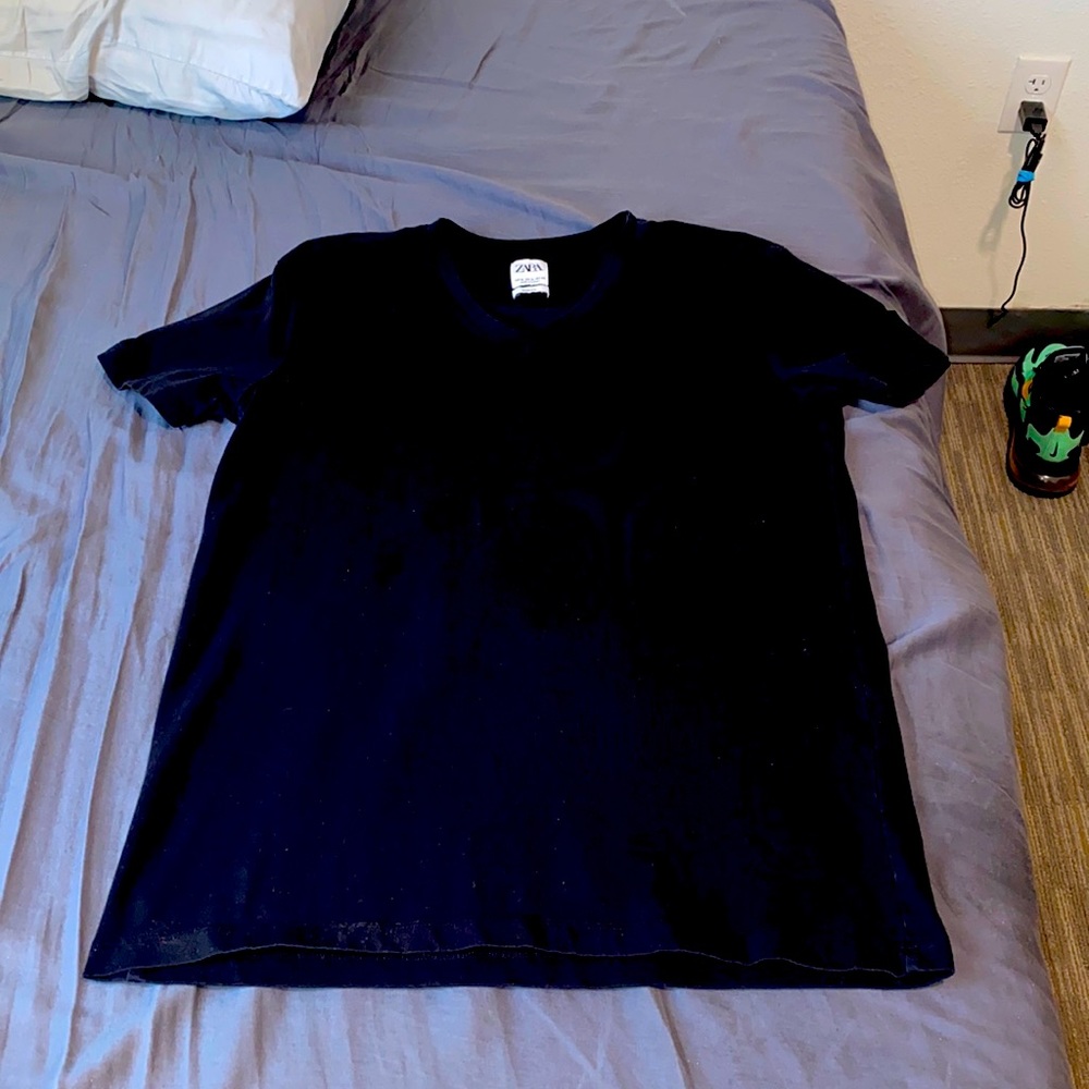 Brand new Zara Vneck tshirt. Size XL.